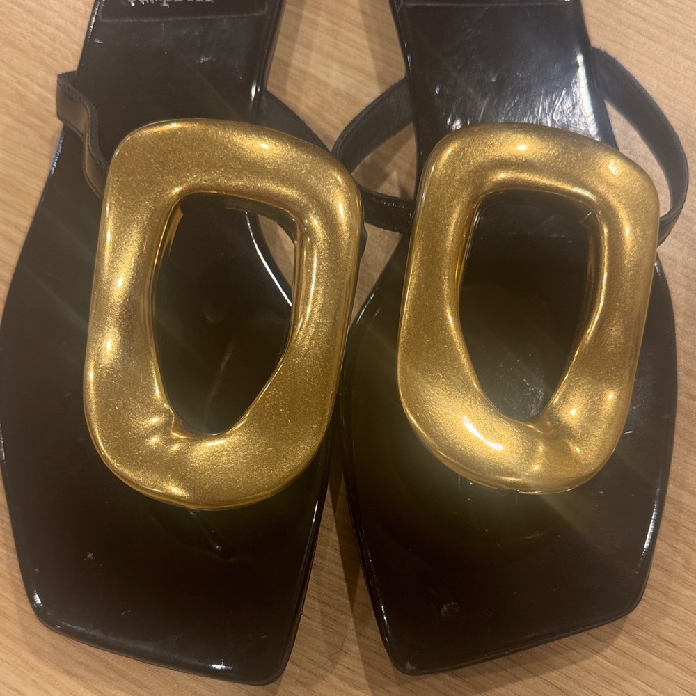 Jeffrey Campbell Black Classic patent leather Flop with Gold Accents - Picture 4 of 6